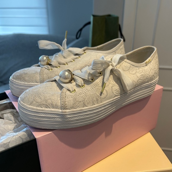 sneakers - Picture 2 of 3